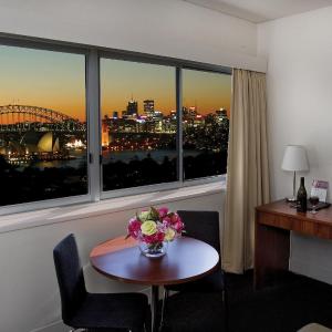 Macleay Hotel