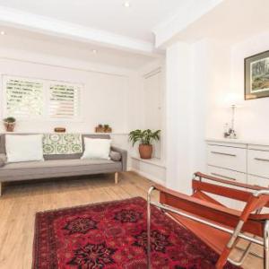 Vibrant Oversized Studio in Leafy Balgowlah