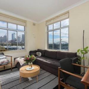 Sun-filled Apartment with Stunning Harbour Views H353 Sydney New South Wales
