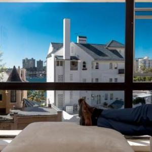 Couple's Gateway in Sunny Elizabeth Bay