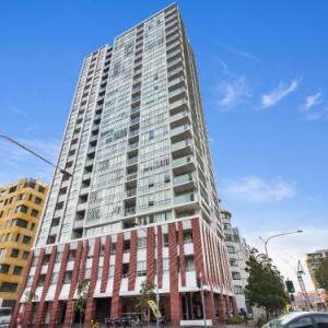 Gadigal Groove - Modern and Bright 3BR Executive Apartment in Zetland with Views Sydney New South Wales