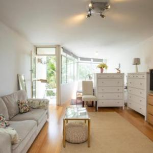 Sunlit studio in the trees walk to the beach Sydney