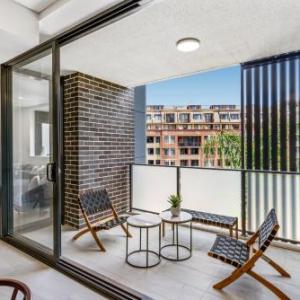 Contemporary unit next to Darling Harbour CBD
