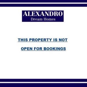 Summery 1 Bed Oceanfront Apartment