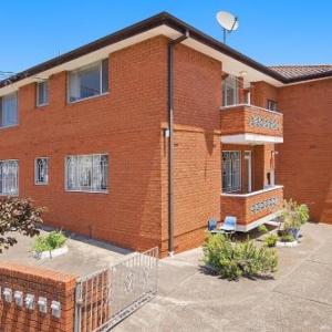 Spacious apartment in trendy Sydney neighbourhood