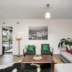 Leafy Apartment in Lane Cove - JANET in Sydney