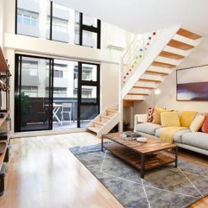 Stylish Loft Steps From City In Best Neighbourhood