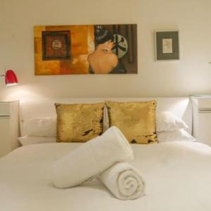 5 Star in Prime Double Bay Location with Balcony