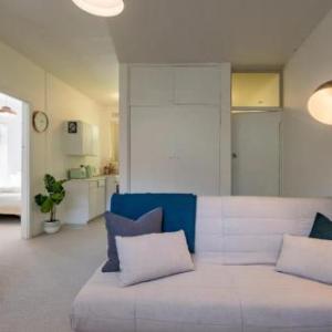Chic 1 Bedroom Apartment with Parking in the Heart of Paddo Sydney