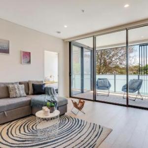 Modern 2BR Apartment 150m to ICC/Darling Harbour