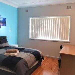1 Double Quaint Private room near public bus transport - SHAREHOUSE Sydney New South Wales