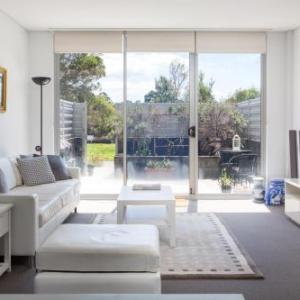 Spacious Modern Apartment In Sydney's North Shore