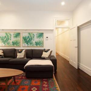 Spacious Family Unit with Backyard Metres to Bondi Beach
