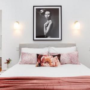 Elegant Studio in Grand Manor 20 min From Sydney