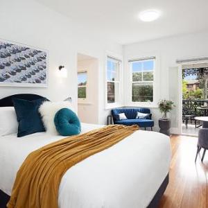 Beautiful Studio in Heritage Building with Balcony