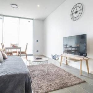 Home with Perfect location! Close to Train&CBD