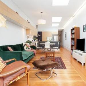 Charming Two-Bedroom Townhouse with Garden Patio