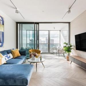 Retro Inspired Minimalist Condo w/ Skyline Views