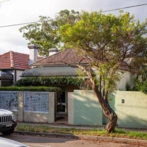 3-Bed House near Bondi Beach with Balcony Parking