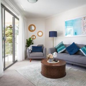 Bright Modern Apartment Steps From Beach and Ferry New South Wales