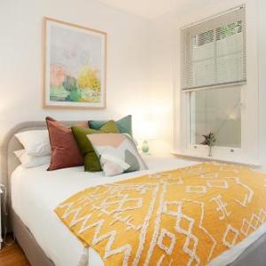 Funky Inner West Studio with Patio 20 Min from CBD