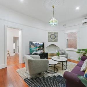 HomeHotel-Luxury Home 500m to Station&Crows Nest Shop Sydney