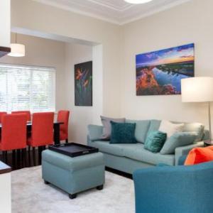2-Bed Balmain Retreat with Outdoor Patio