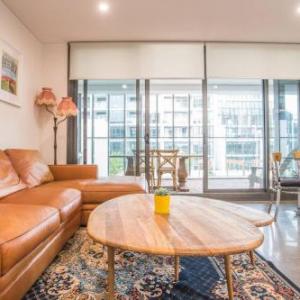 Modern 1bed1study Apt near Station & MQ Centre