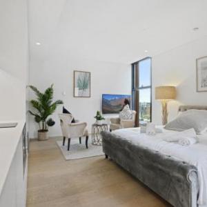 A Luxury home hidden in the Urban oasis