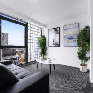 Stylish and Spacious Apt with Double living room