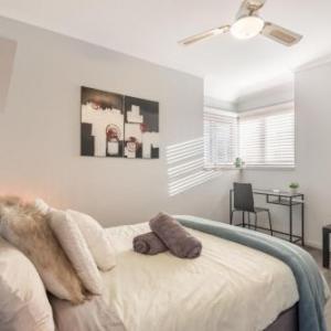 Boutique Private Rm situated in the heart of Burwood6