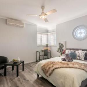 Boutique Private Rm situated in the heart of Burwood7