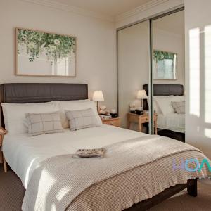 HOAMA Properties at Australia Tower with Sunrise View