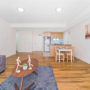 Wolli Creek Airport Serviced 2 Bedroom Apartment