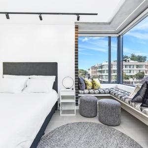 City fringe bright and brand new modern studio