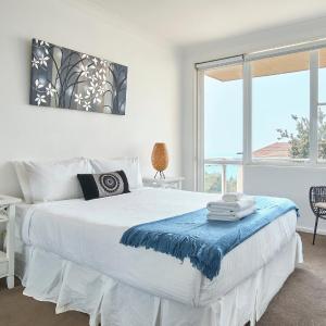 Bondi 2 Bedroom - Views of Bondi and Tamarama Beach