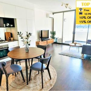 Convenient & Cozy 1BR next to Mall. 10 min to CBD
