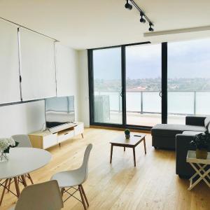 Modern Designer 2BR Apartment Near Airport & Beach in Sydney