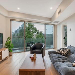 Convenient Apartment - 1 Min Walk To Train