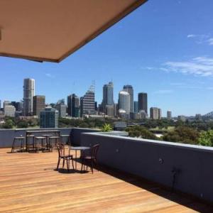Potts Point Terrace Apartment with City View