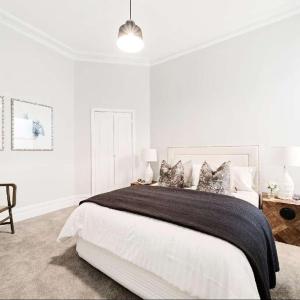 Harbourside Magnifico with Class Views over the Ocean