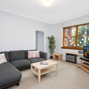 Cosy 2BR plus Parking in Nth Sydney